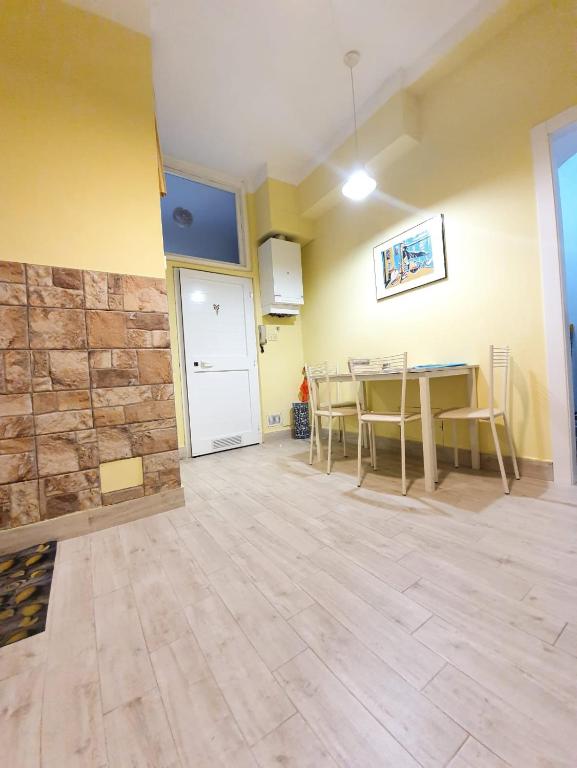 Tecla House room 4